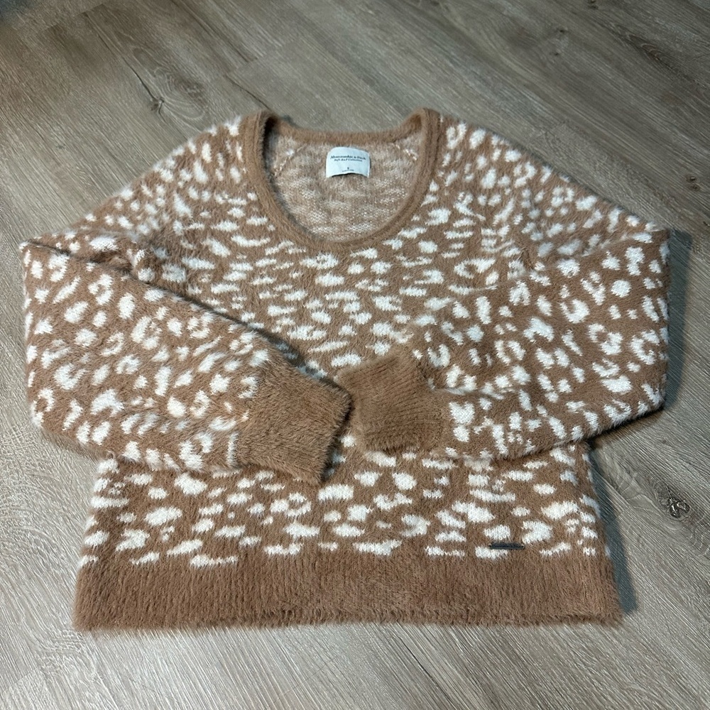 Abercrombie & Fitch Soft & Cozy Leopard Print Sweater Fuzzy Knit Size Small